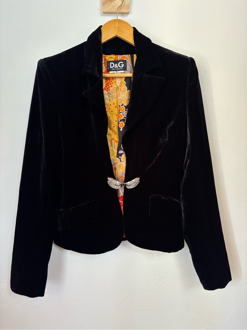 Vintage D&G Dolce Gabbana Black Velvet Blazer Kimono Lining Crystal Closure 42